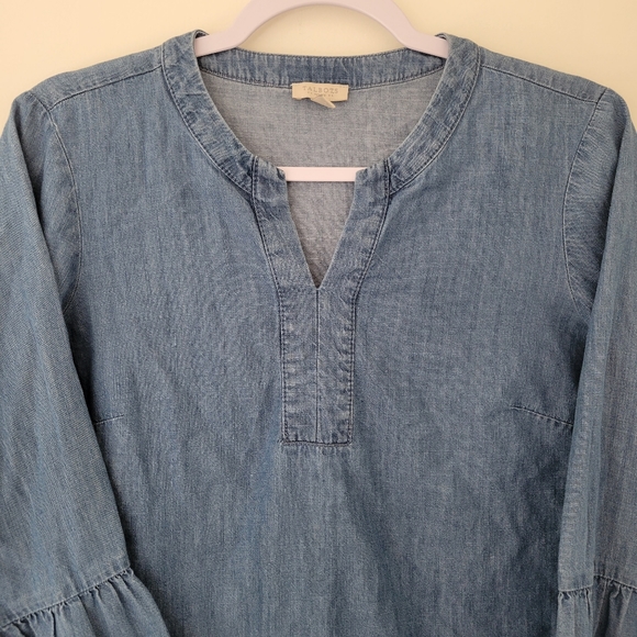 Talbots Petite Lyocell V Neck Chambray Bell Sleeve Blouse Top Size Sp - Picture 2 of 6